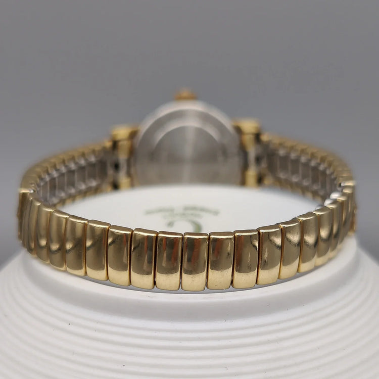 Benrus Cocktail 1955, montre vintage mécanique femme, cadran champagne. Vue de fond détaillée.