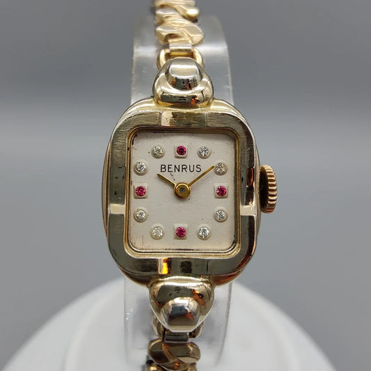 Boîtier de la montre vintage Benrus Ladies Cocktail Watch de 1950, mouvement manuel, cadran blanc argenté.