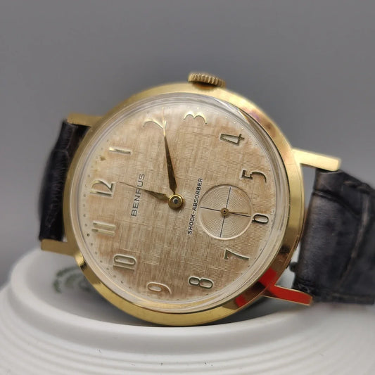 Cadran montre vintage Benrus Shock-Absorber 1955 champagne, mouvement manuel.