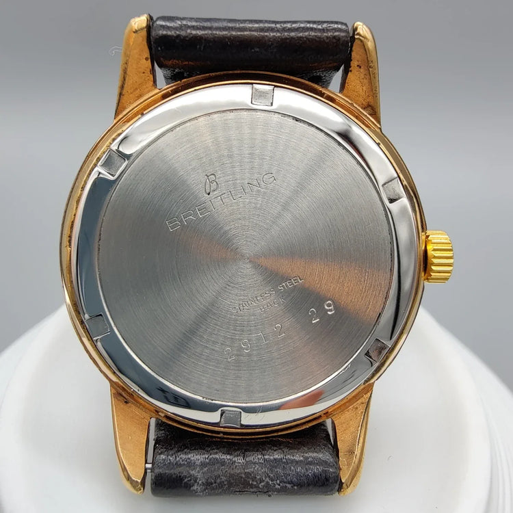 Montre Breitling Genève vintage 1955, cadran champagne, mouvement manuel, en vue de fond.