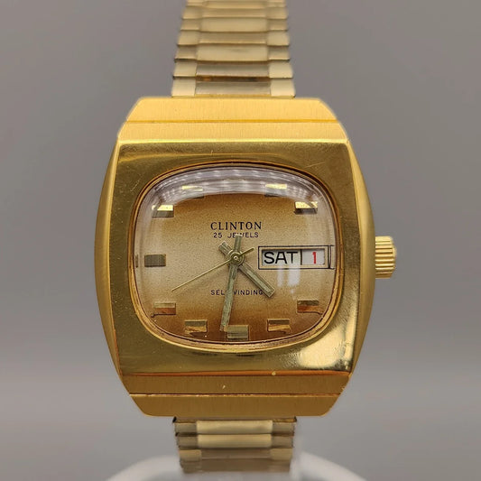 Cadran détaillé de la montre vintage Clinton 25 Jewels de 1961, mouvement manuel, couleur champagne.