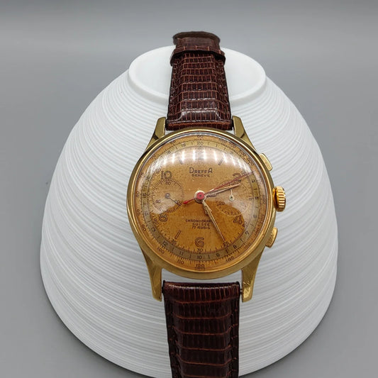 Montre vintage Dreffa Chronographe Suisse 1950, vue du boîtier et cadran champagne, mouvement manuel.