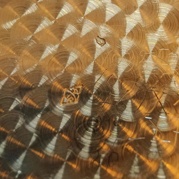 Montre vintage Eska Fab. Suisse 1950, mouvement manuel. Superbe montre suisse d'époque, cadran crème/champagne sur fond.