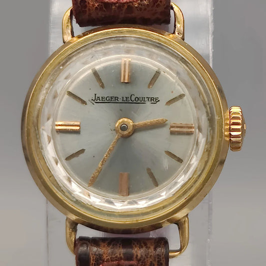 Boîtier détaillé de la montre Jaeger-Lecoultre Vintage Ladies 1962, une sublime montre vintage pour femme.