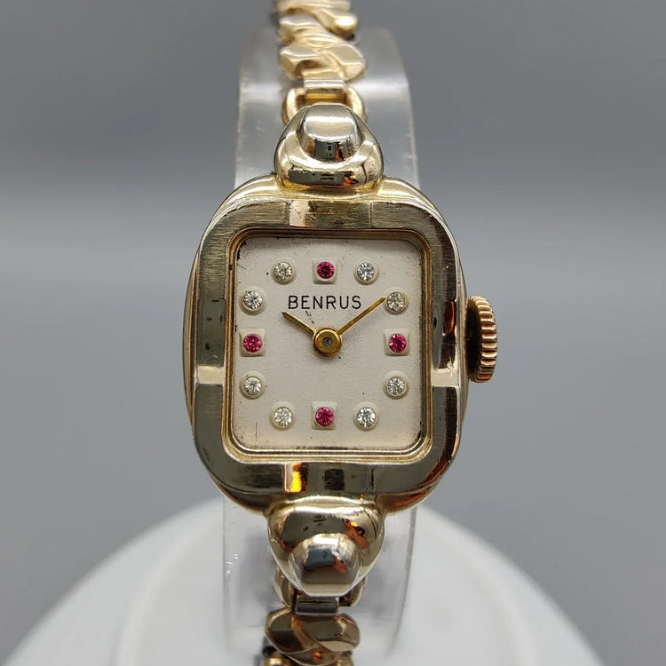 Boîtier de la montre vintage Benrus Ladies Cocktail Watch de 1950, mouvement manuel, cadran blanc argenté.