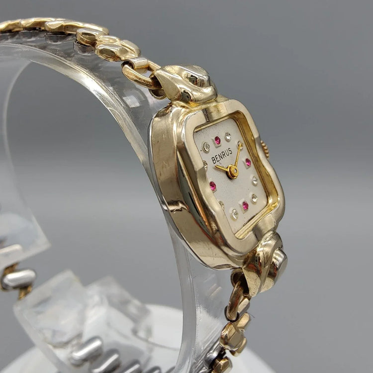 Couronne Benrus Ladies Cocktail Watch 1950. Montre vintage femme élégante au cadran argenté.