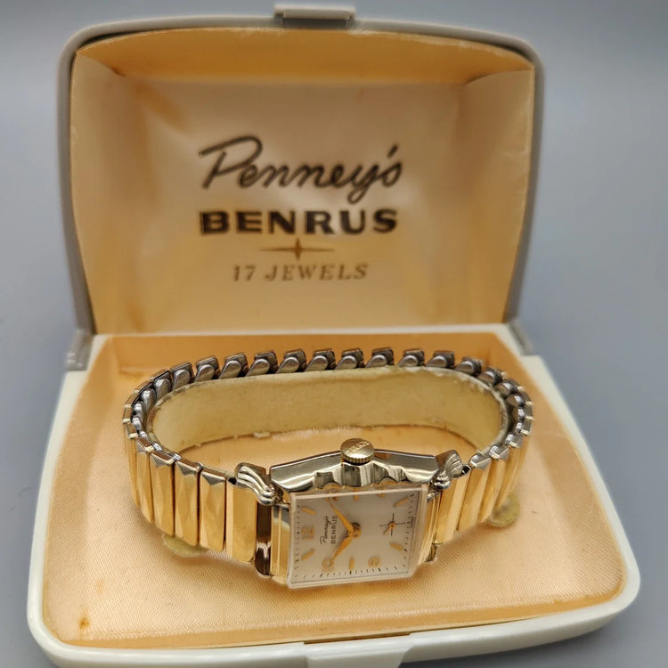 Boîtier de la montre vintage Benrus Penney's 1958. Mouvement manuel, cadran champagne. Élégance horlogère.