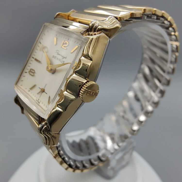 Montre vintage Benrus Penney's 1958, vue détaillée de la couronne. Cadran champagne, mouvement manuel.