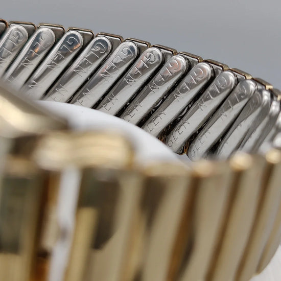 Détail de la montre vintage Benrus Penney's 1958, cadran champagne. Mouvement manuel authentique.