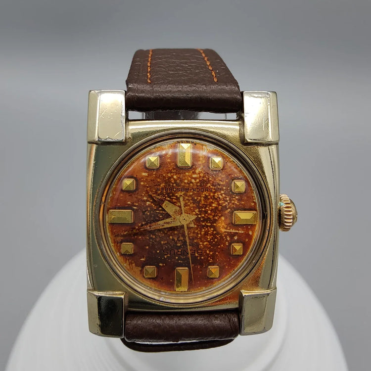 Cadran de montre Benrus Series 2500 vintage de 1950 avec mouvement manuel et cadran dégradé.