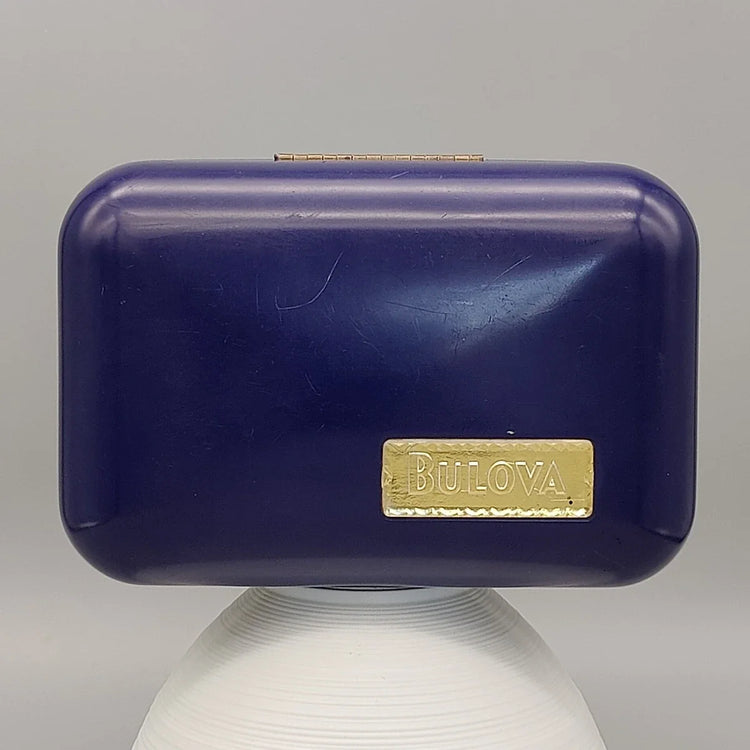 Montre vintage Bulova 23 Jewels Self-Winding 1955 automatique, cadran champagne, photo lifestyle au poignet.