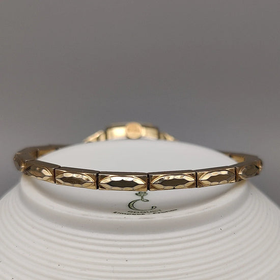 Montre vintage Bulova Cocktail Watch 1960, vue du bracelet. Élégance intemporelle pour femme.