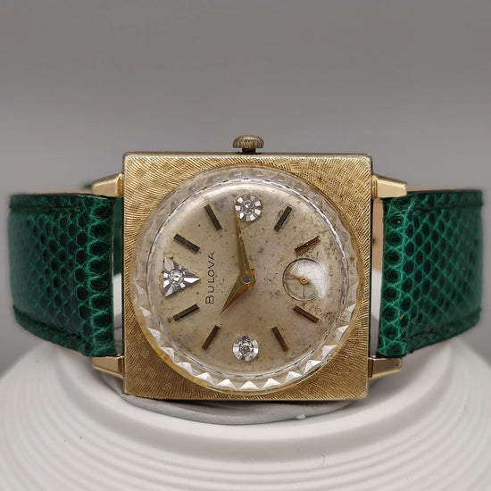 Cadran crème champagne d'une montre vintage Bulova Dress Watch de 1960 à mouvement manuel, élégance classique.