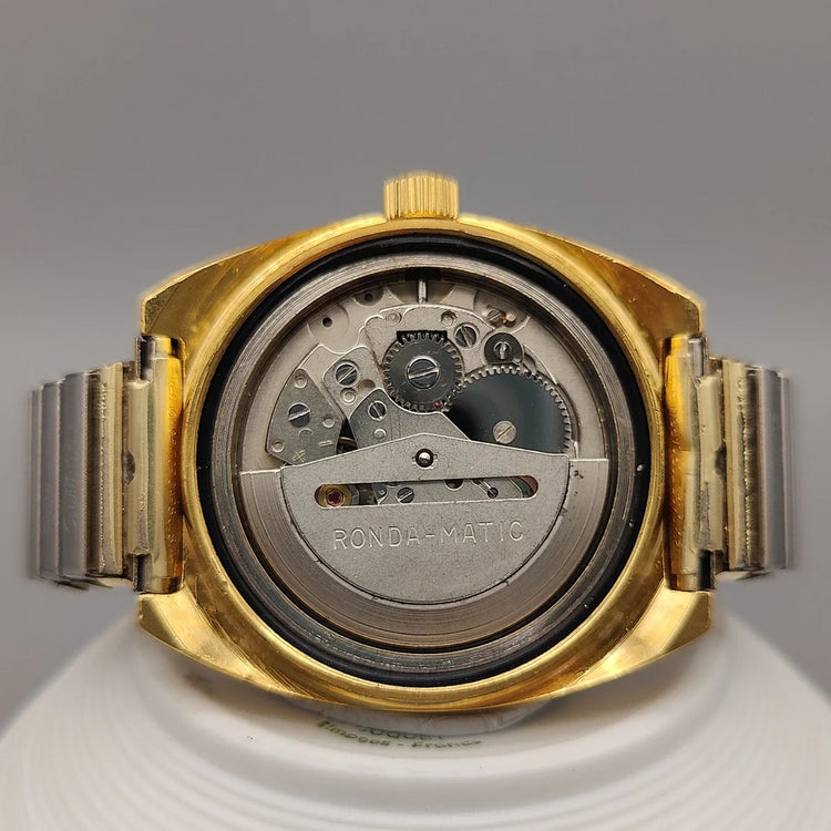 Mouvement manuel précis d'une montre vintage Clinton 25 Jewels de 1961. Détail horloger d'exception.