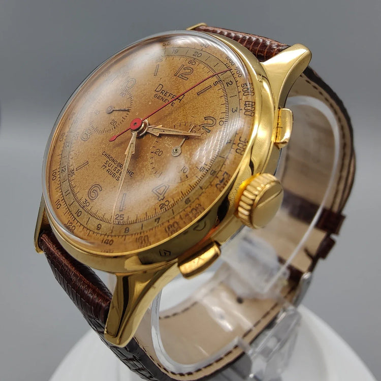 Couronne montre Dreffa Chronographe Suisse vintage 1950. Détail d'une montre suisse manuelle iconique.