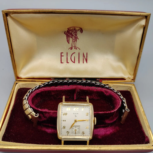 Boîtier élégant de la montre vintage Elgin Square Tank de 1940, mouvement manuel. Détail du design Art Déco.