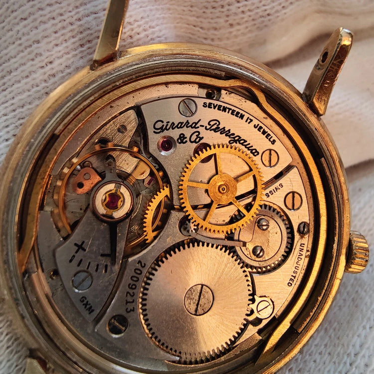 Mouvement manuel Girard-Perregaux Sea-Hawk 1960. Détail technique d'une montre vintage de collection.
