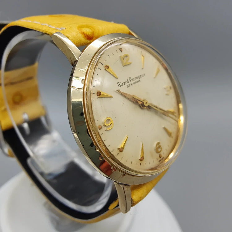 Montre vintage Girard-Perregaux Sea-Hawk 1960, mouvement manuel, cadran champagne, vue de face.