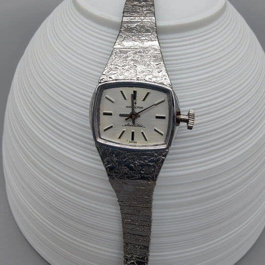 Cadran crème détaillé de la montre vintage Hamilton Electric 1960. Mouvement électrique, style iconique.