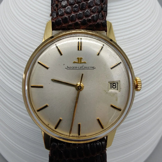 Montre automatique vintage Jaeger-Lecoultre Classique 1980, vue détaillée du cadran argenté.