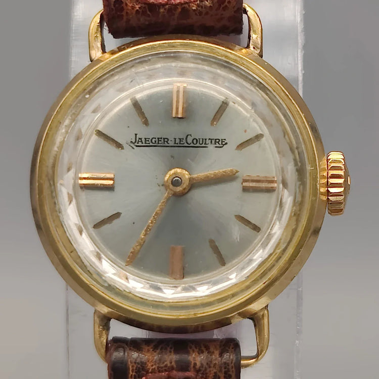 Boîtier détaillé de la montre Jaeger-Lecoultre Vintage Ladies 1962, une sublime montre vintage pour femme.