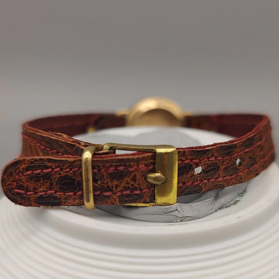 Fermoir détaillé d'une montre Jaeger-Lecoultre Vintage Ladies de 1962, élégance horlogère intemporelle.