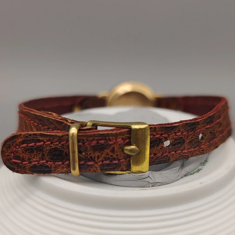 Fermoir détaillé d'une montre Jaeger-Lecoultre Vintage Ladies de 1962, élégance horlogère intemporelle.