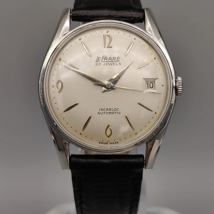 Cadran de la montre Le Phare Automatic Incabloc de 1965. Une montre automatique vintage au cadran champagne.