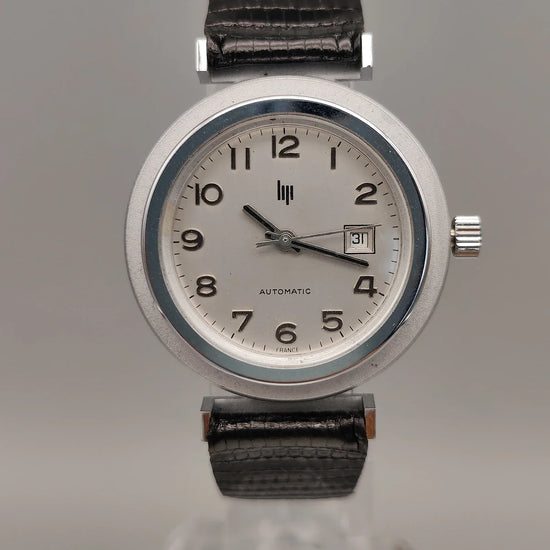 Vue boîtier montre vintage Lip Automatic 1972, mouvement automatique. Cadran argenté.