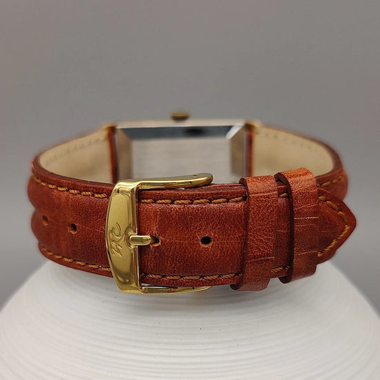 Fermoir authentique de la montre Lip Classique Rectangulaire 1972, cadran argenté. Mouvement manuel, montre vintage.