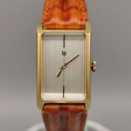 Cadran détaillé d'une montre Lip Classique Rectangulaire de 1972, mouvement manuel. Pièce vintage d'exception.