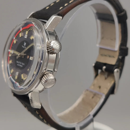 Couronne détaillée de la Lip Nautic-Ski Electronic 1970, montre vintage électrique au cadran gris, 36mm.