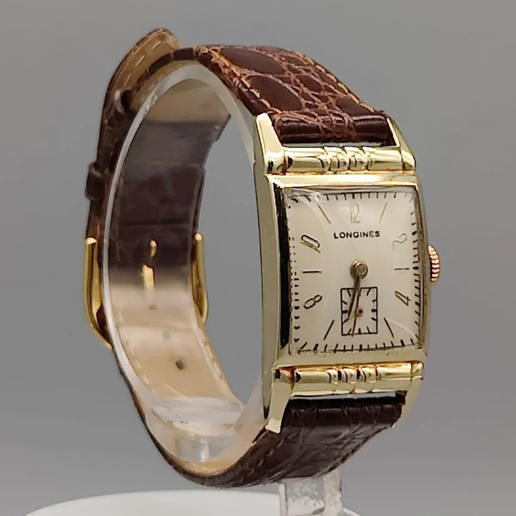 Longines Art Deco Rectangular 1944, montre vintage à mouvement manuel, vue de la couronne.