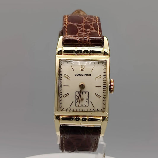 Cadran champagne de la montre Longines Art Deco Rectangular 1944. Montre Longines vintage à mouvement manuel.