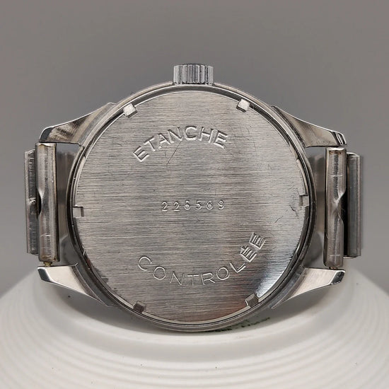 Montre automatique vintage Lov Aqua-Sport 1970, cadran gris champagne, vue de fond. Idéale montre femme.