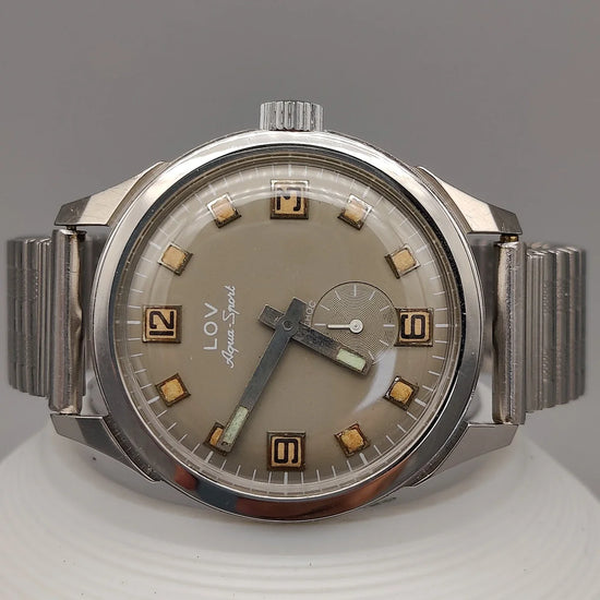 Cadran détaillé de la montre automatique vintage Lov Aqua-Sport de 1970, couleur gris champagne. Élégance femme.