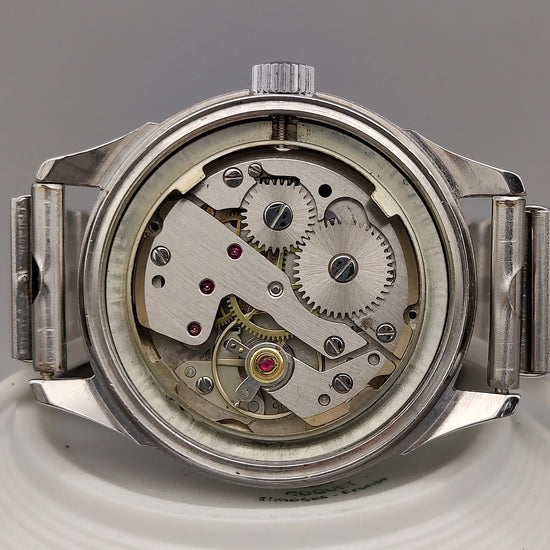 Mouvement automatique de la montre vintage Lov Aqua-Sport de 1970, un chef-d'œuvre d'horlogerie.