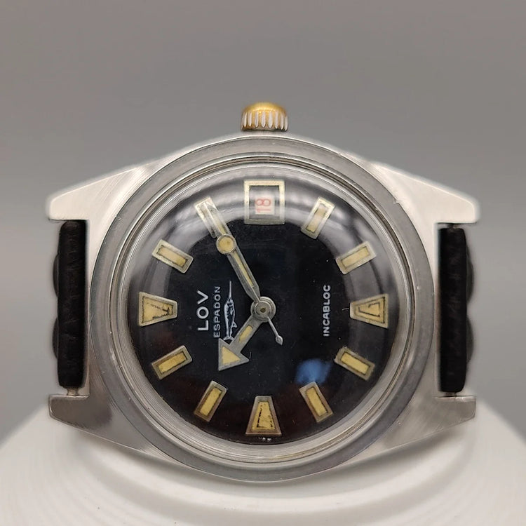 Montre vintage Lov Espadon 1970, cadran noir, mouvement manuel. Un classique intemporel pour collectionneur.