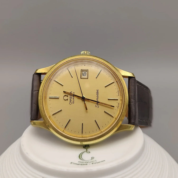 Cadran Omega Seamaster De Ville automatique vintage 1965, couleur champagne, vue détaillée.