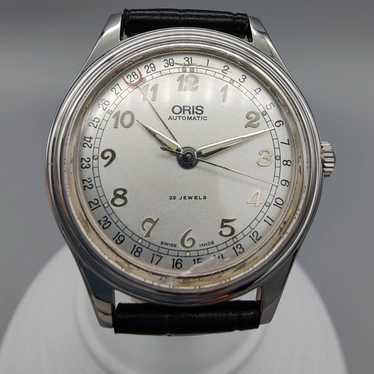 Oris Pointer-Date 1997 : boîtier élégant, cadran crème, mouvement manuel. Montre vintage pour femme, un classique intemporel.