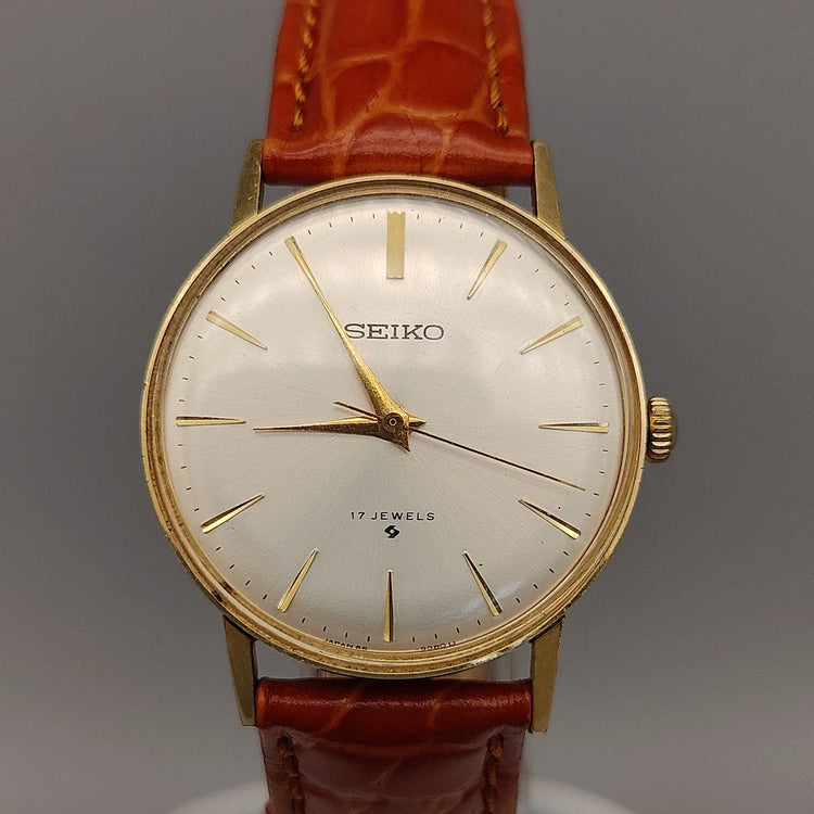 Boîtier montre vintage Seiko Manual Wind 1961, cadran argenté. Pièce de collection authentique.