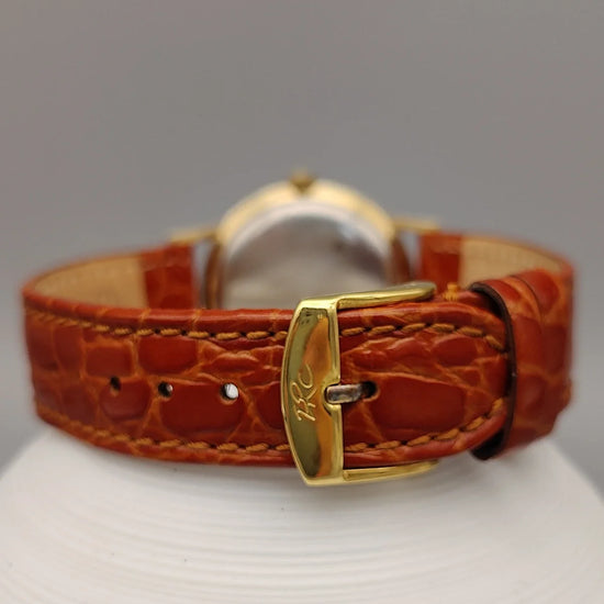 Fermoir montre vintage Seiko Manual Wind 1961, mouvement manuel. Détail du système de fermeture classique et élégant.