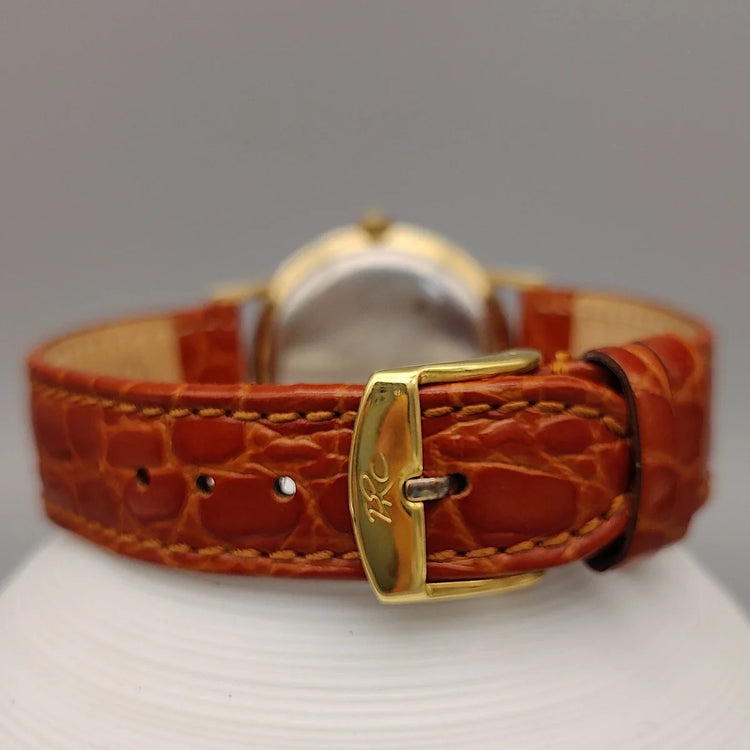 Fermoir montre vintage Seiko Manual Wind 1961, mouvement manuel. Détail du système de fermeture classique et élégant.