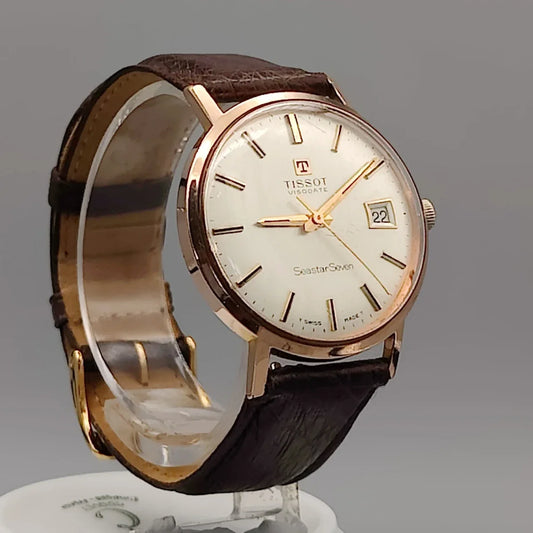 Détail de la couronne d'une montre Tissot Visodate Seastar Seven automatique vintage de 1965.