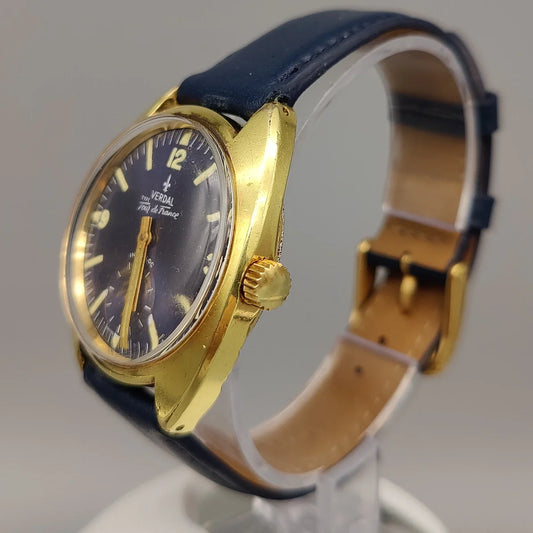 Couronne de la montre vintage Verdal Type Tour de France 1960, mouvement manuel, cadran bleu.