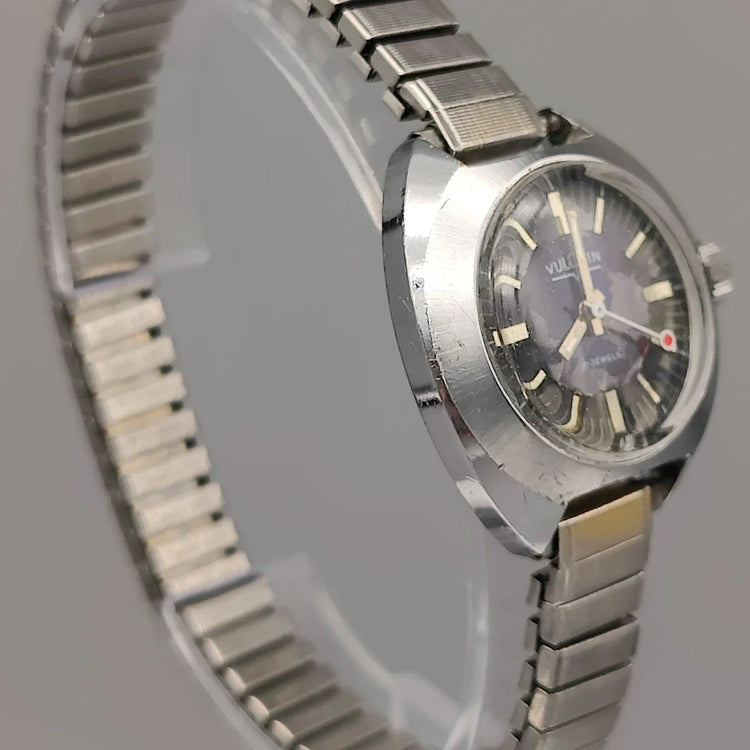 Vulcain Classic 1972, détail de la couronne. Montre vintage femme cadran bleu, mouvement manuel 26mm.