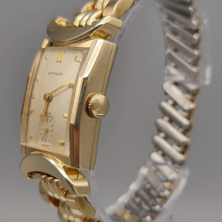 Couronne de montre Wittnauer Rectangular Dress Watch vintage de 1950, cadran crème. Détail élégant d'une montre à remontage manuel.