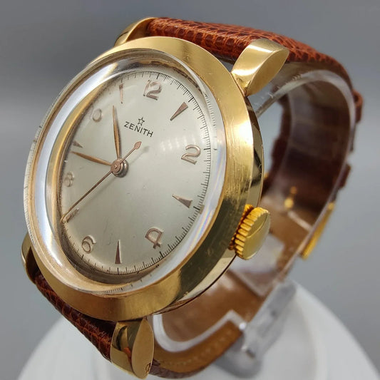 Photo de la couronne d'une montre Zenith Angles vintage de 1965, mouvement manuel. Une icône de l'horlogerie Zenith.