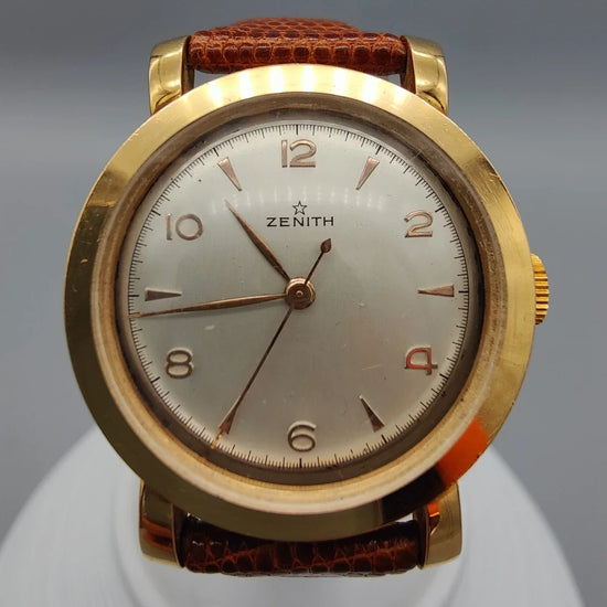 Détail cadran champagne montre Zenith Angles vintage 1965, mouvement manuel. Superbe montre Zenith de collection.