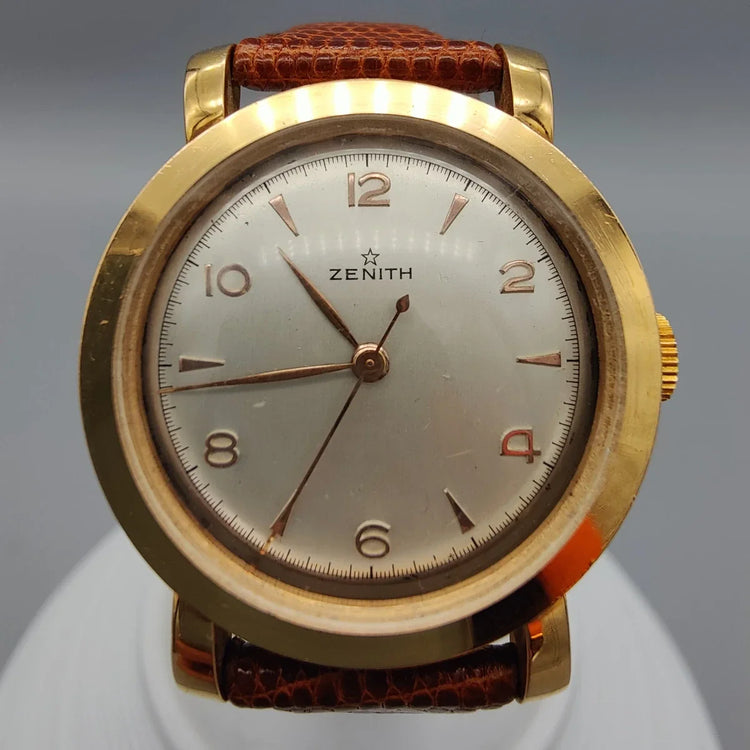 Détail cadran champagne montre Zenith Angles vintage 1965, mouvement manuel. Superbe montre Zenith de collection.